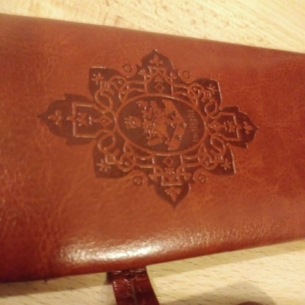 NEW Leather Cute Tri Fold Cosmetic Brush Holder - Picture 2 of 5